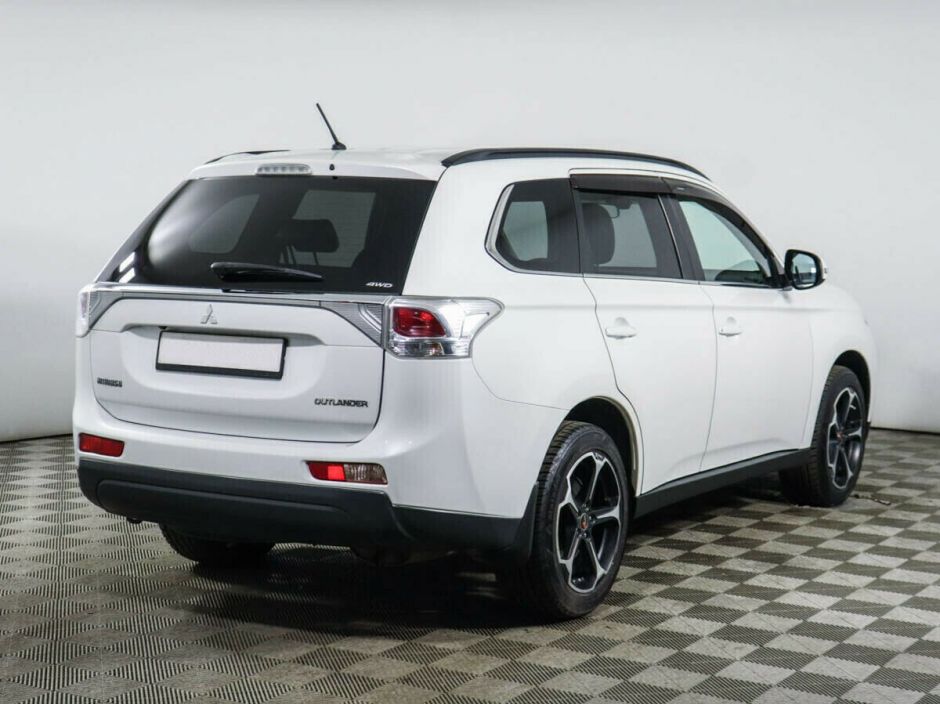 Mitsubishi Outlander, 2.4 л, Вариатор, 2013 фото 4