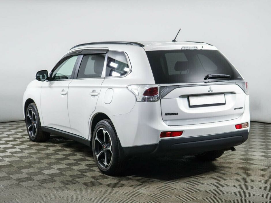 Mitsubishi Outlander, 2.4 л, Вариатор, 2013 фото 6