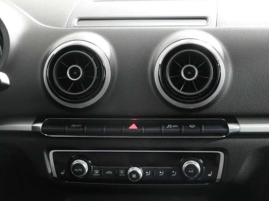 Audi A3, 1.8 л, Робот, 2012 фото 1