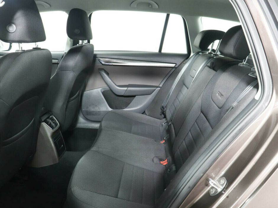 Skoda Octavia, 1.8 л, Робот, 2015 фото 8