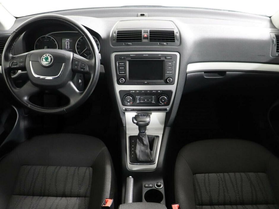 Skoda Octavia, 1.8 л, Робот, 2011 фото 2