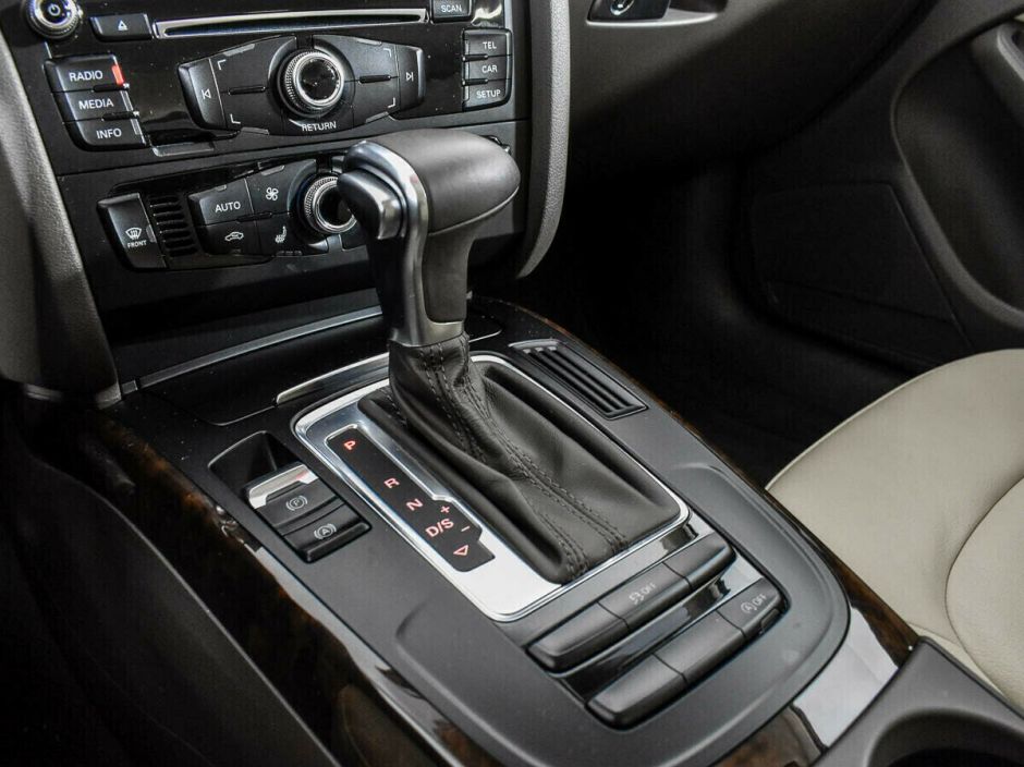 Audi A4, 1.8 л, Вариатор, 2015 фото 2