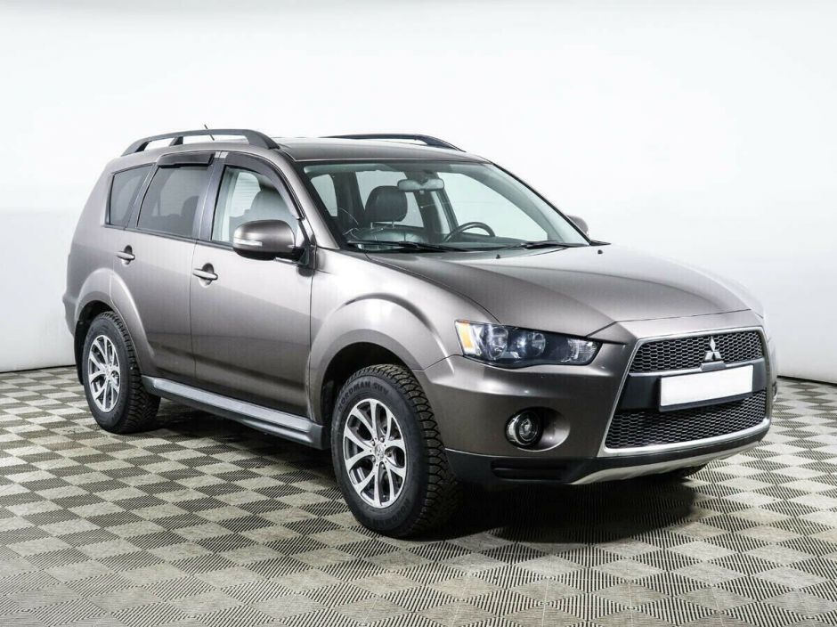 Mitsubishi Outlander, 2.0 л, Вариатор, 2011 фото 4