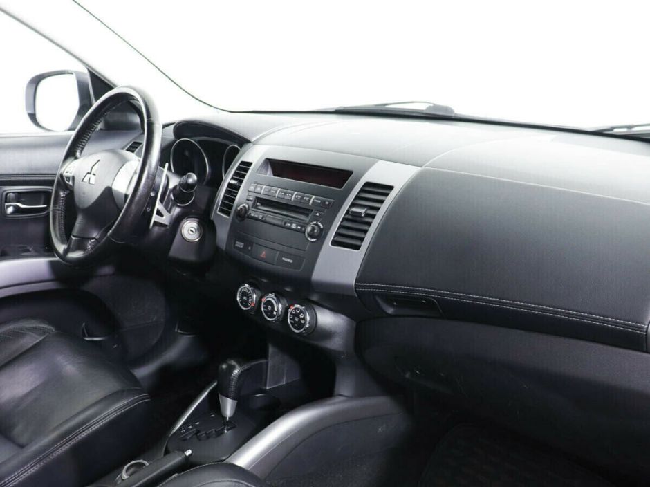 Mitsubishi Outlander, 2.0 л, Вариатор, 2011 фото 8
