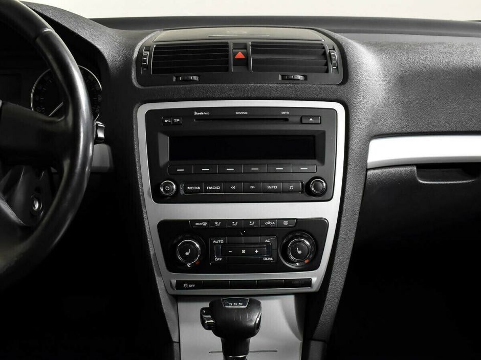 Skoda Octavia, 1.8 л, АТ, 2012 фото 2