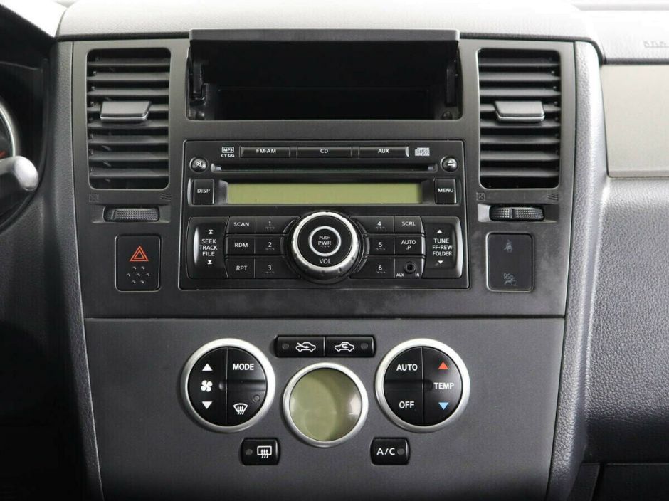 Nissan Tiida, 1.6 л, АТ, 2013 фото 1