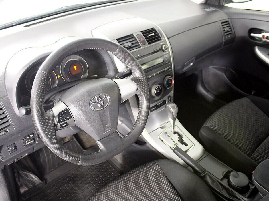 Toyota Corolla, 1.6 л, АТ, 2011 фото 2