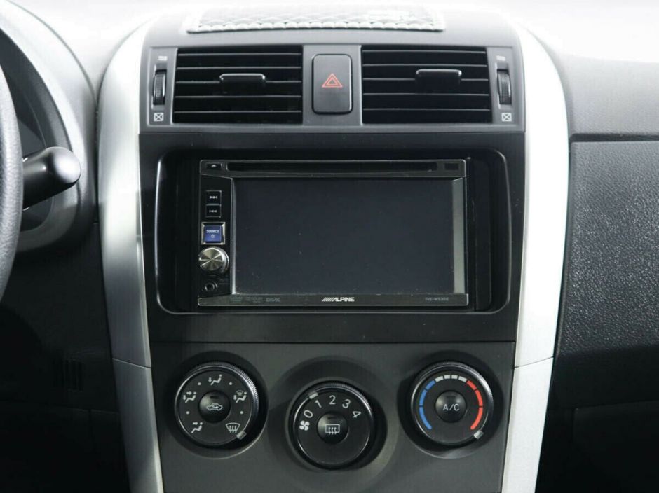 Toyota Corolla, 1.6 л, МТ, 2011 фото 2