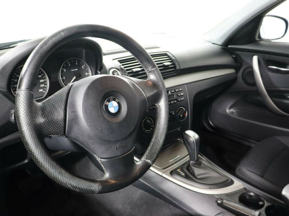 BMW 1 серии, 1.6 л, АТ, 2010 фото 1
