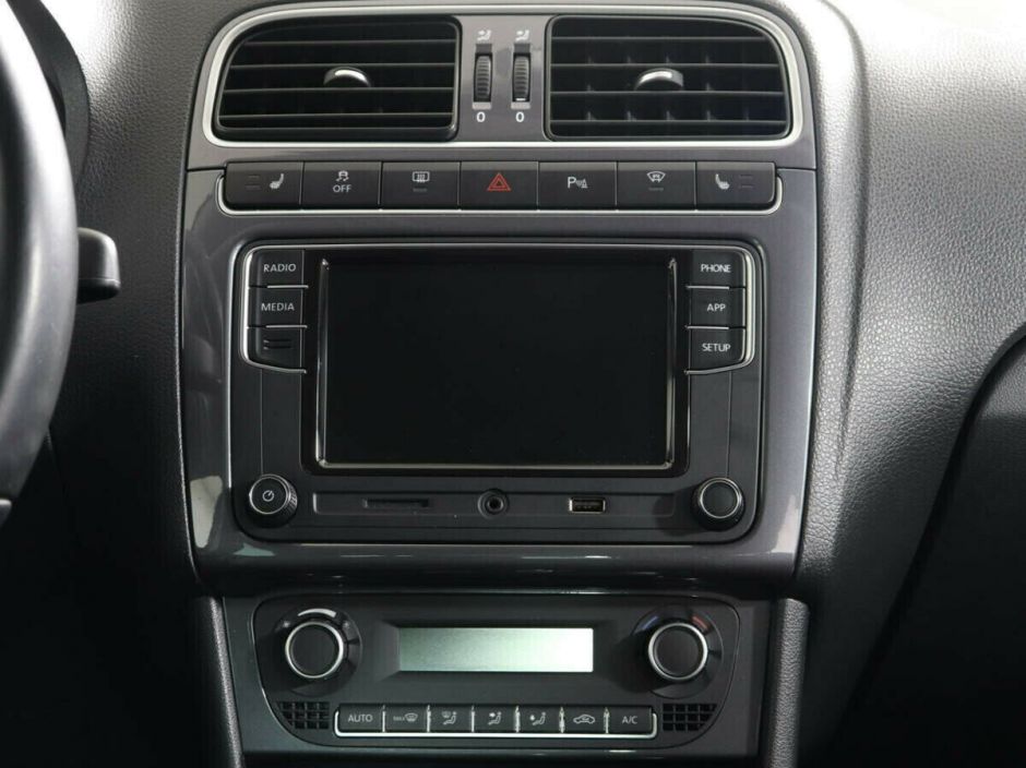 Volkswagen Polo, 1.4 л, Робот, 2019 фото 2