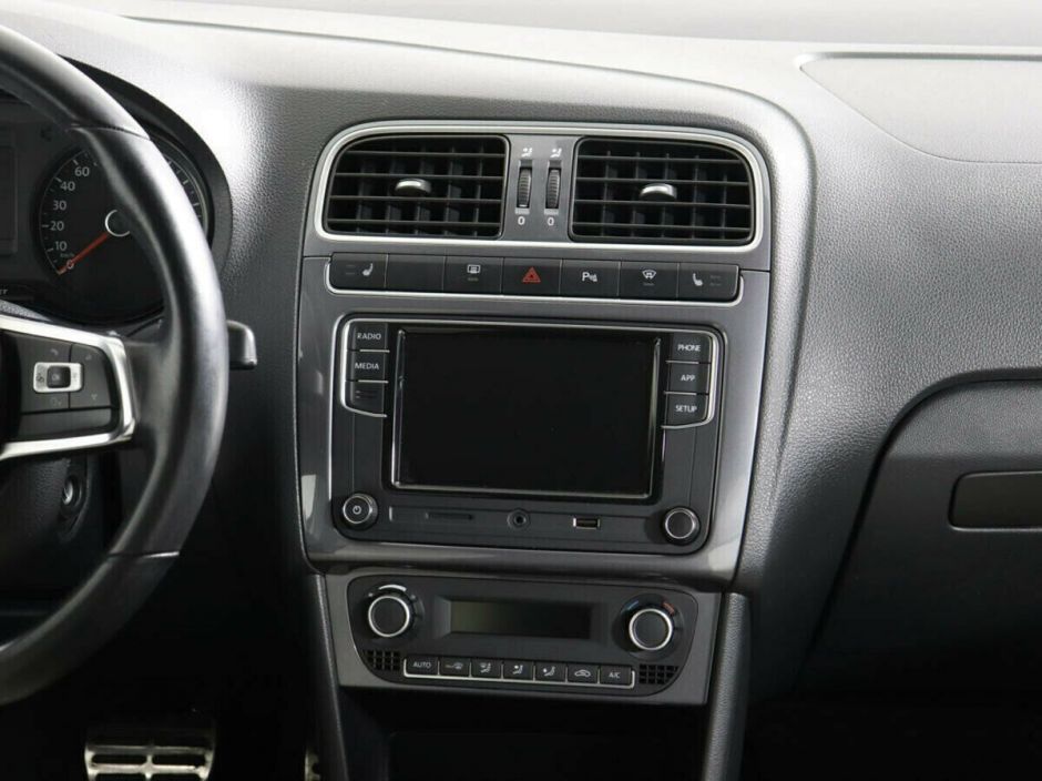 Volkswagen Polo, 1.6 л, АТ, 2018 фото 2