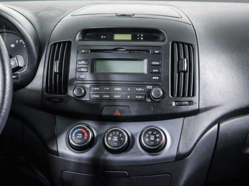 Hyundai Elantra, 1.6 л, МТ, 2010 фото 2