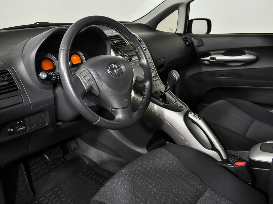Toyota Auris, 1.6 л, Робот, 2008 фото 2