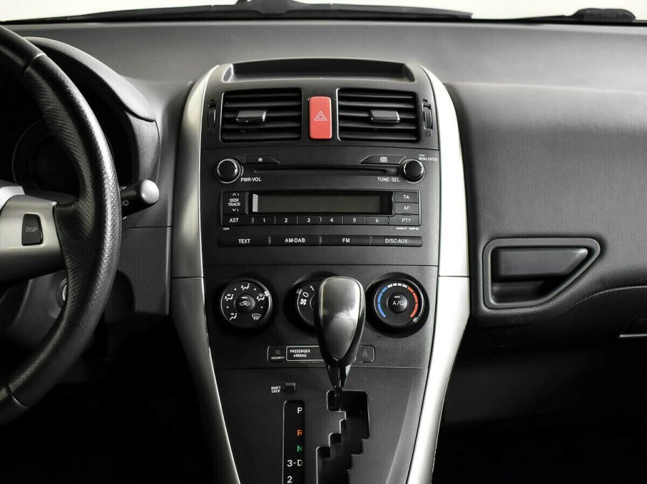 Toyota Auris, 1.6 л, АТ, 2012 фото 2