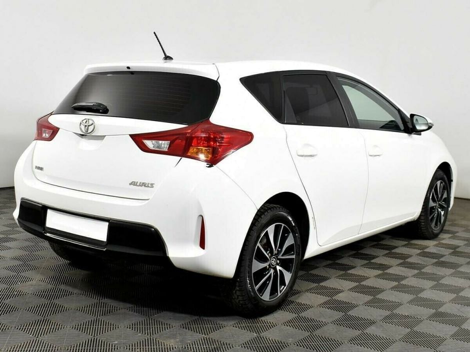 Toyota Auris, 1.6 л, Вариатор, 2013 фото 5