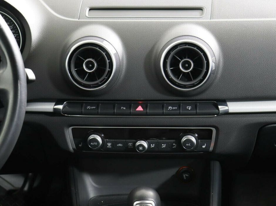 Audi A3, 1.2 л, Робот, 2014 фото 2