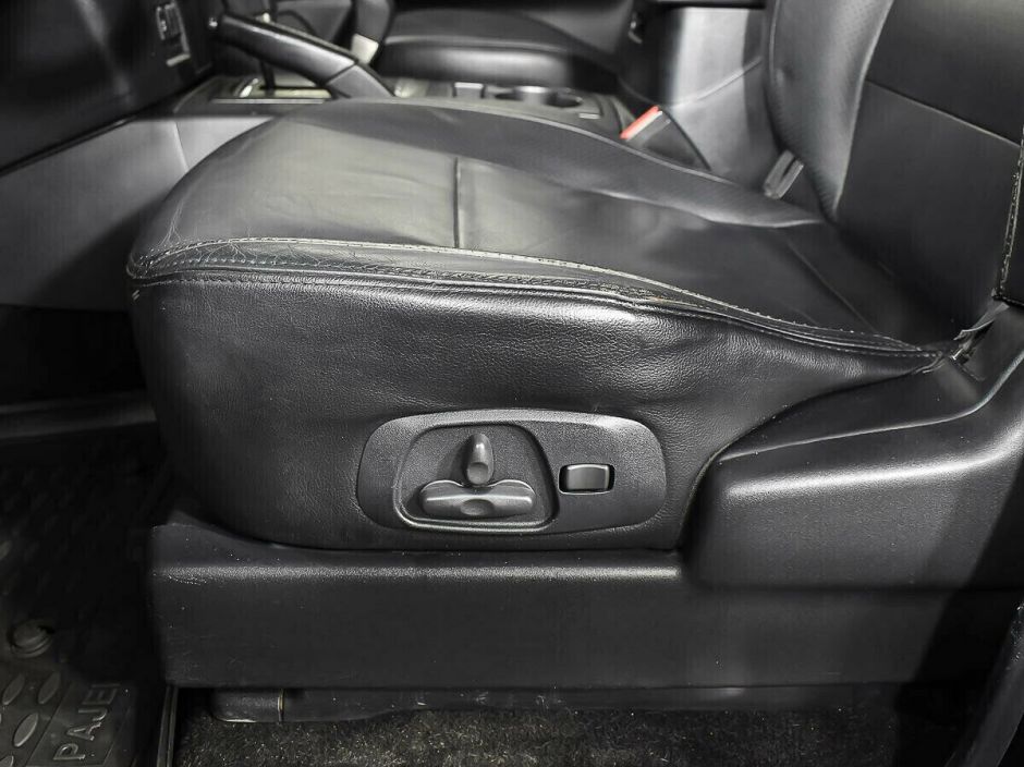 Mitsubishi Pajero, 3.0 л, АТ, 2010 фото 2