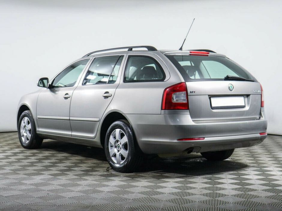 Skoda Octavia, 1.6 л, МТ, 2010 фото 5