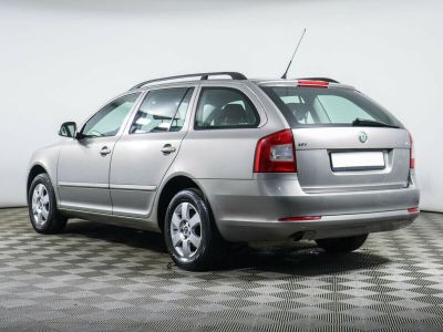 Skoda Octavia, 1.6 л, МКПП, 2010 фото 5