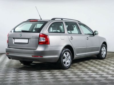 Skoda Octavia, 1.6 л, МКПП, 2010 фото 6