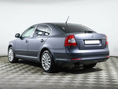 Skoda Octavia, 1.8 л, МКПП, 2010 фото 5