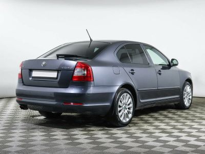 Skoda Octavia, 1.8 л, МКПП, 2010 фото 6