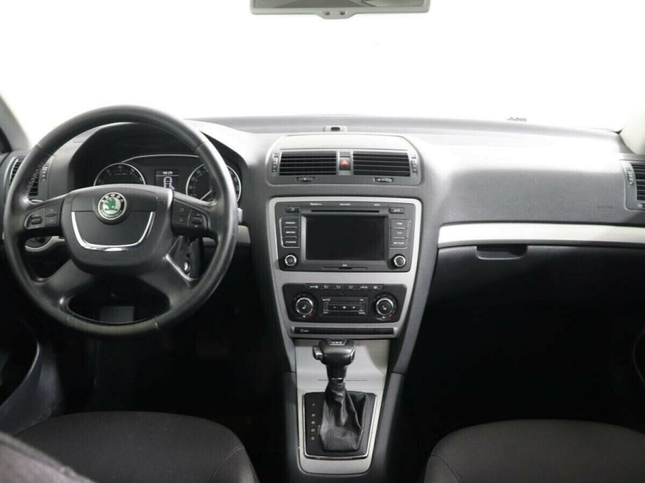 Skoda Octavia, 1.8 л, Робот, 2011 фото 7