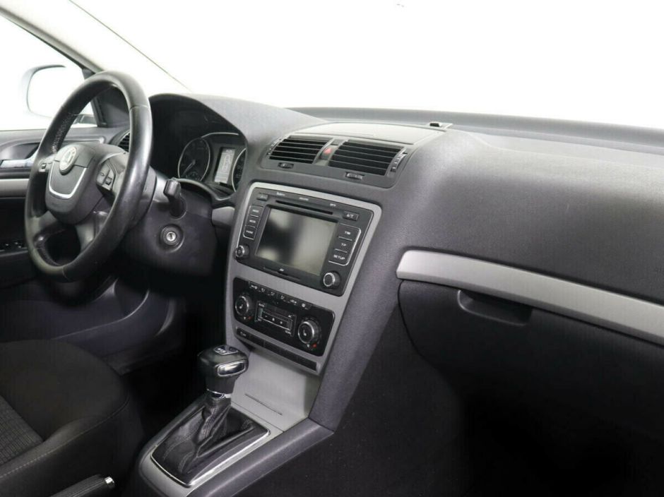 Skoda Octavia, 1.8 л, Робот, 2011 фото 2