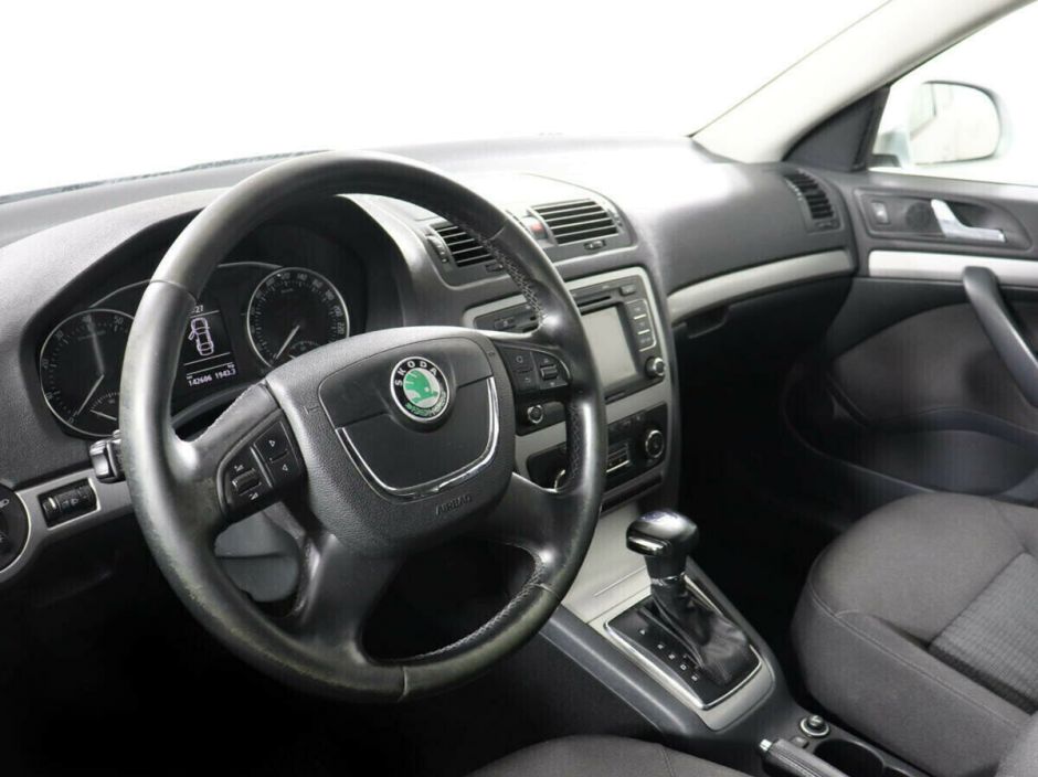 Skoda Octavia, 1.8 л, Робот, 2011 фото 1