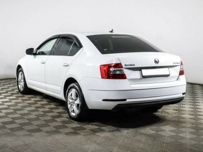 Skoda Octavia Импорт, 1.5 л, РКПП, 2018 фото 5