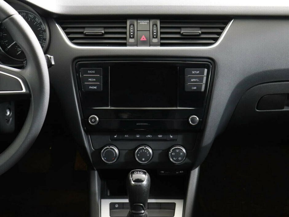 Skoda Octavia Импорт, 1.5 л, Робот, 2018 фото 1