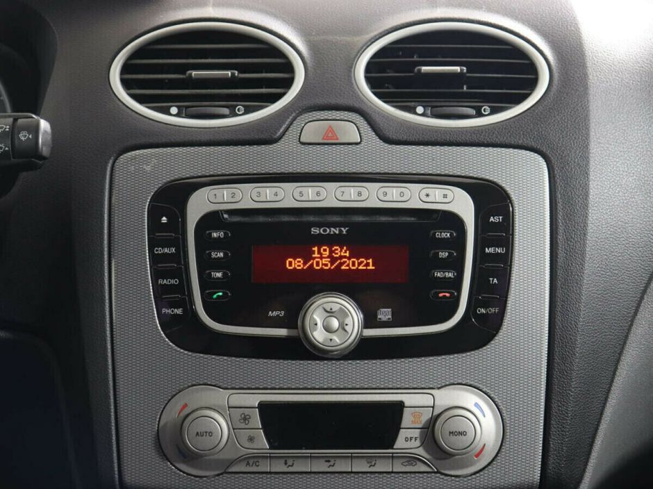 Ford Focus, 1.8 л, МТ, 2010 фото 2