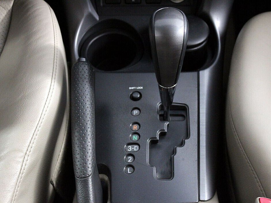 Toyota RAV4, 2.4 л, Вариатор, 2007 фото 2