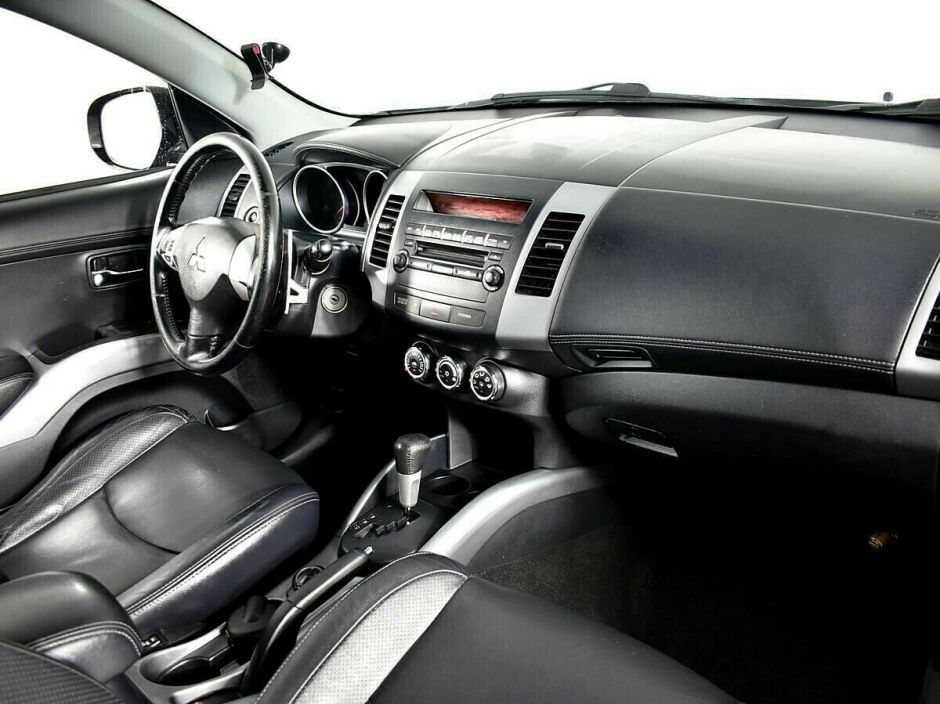 Mitsubishi Outlander, 2.0 л, Вариатор, 2010 фото 2