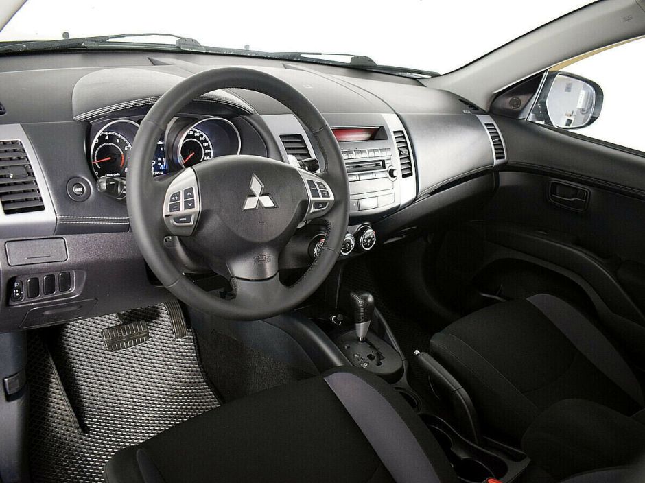 Mitsubishi Outlander, 2.0 л, Вариатор, 2011 фото 6