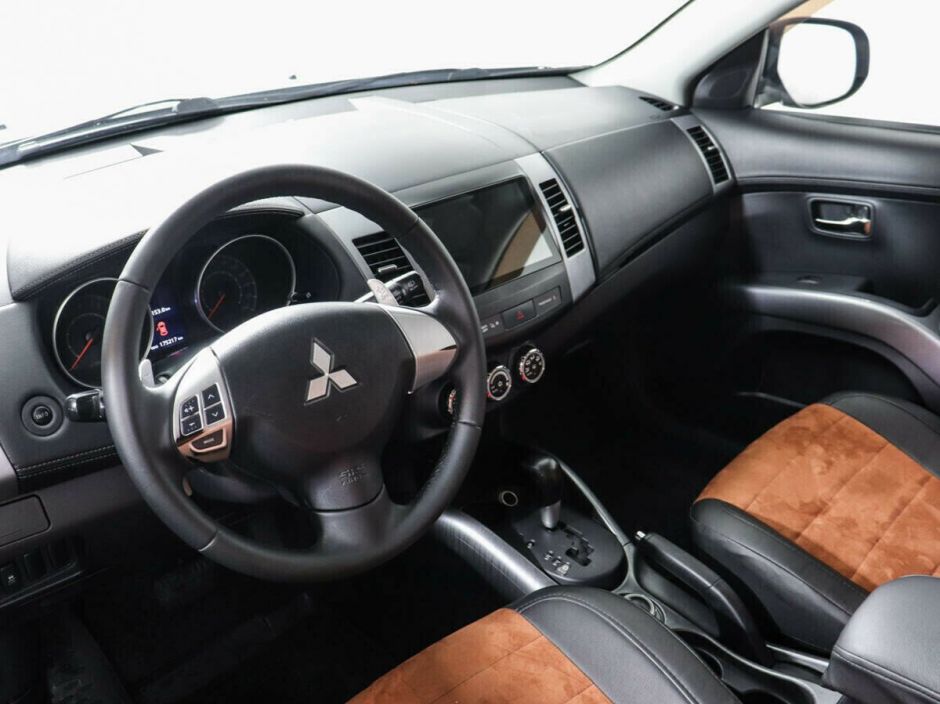 Mitsubishi Outlander, 2.4 л, Вариатор, 2011 фото 8