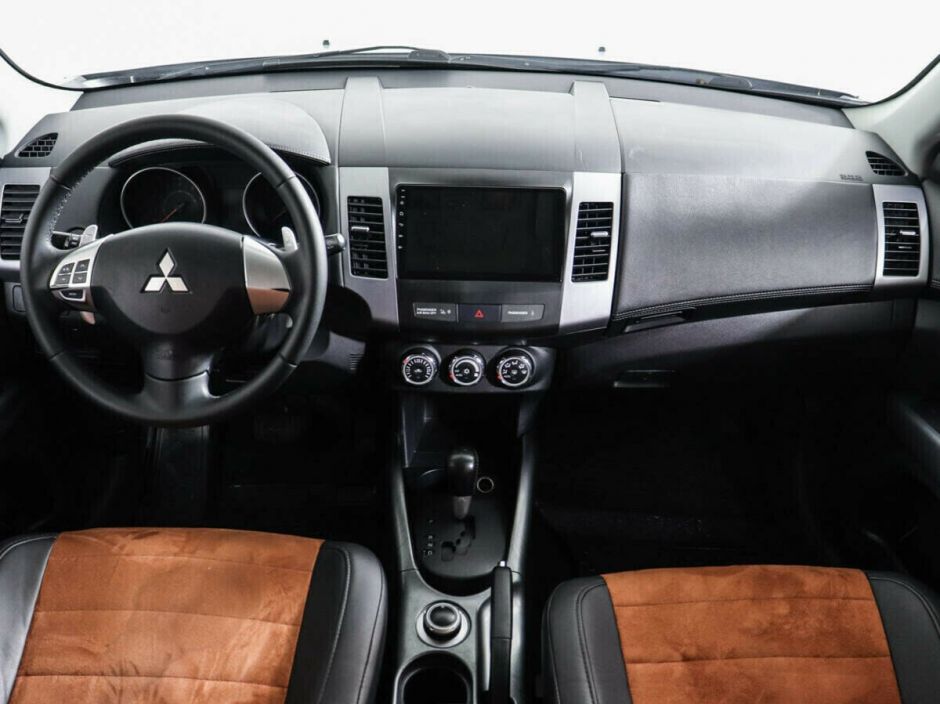 Mitsubishi Outlander, 2.4 л, Вариатор, 2011 фото 2