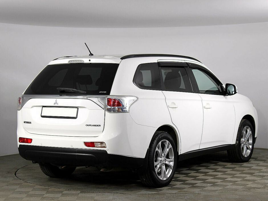 Mitsubishi Outlander, 2.4 л, Вариатор, 2013 фото 5