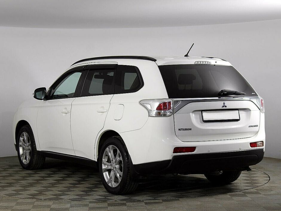 Mitsubishi Outlander, 2.4 л, Вариатор, 2013 фото 6