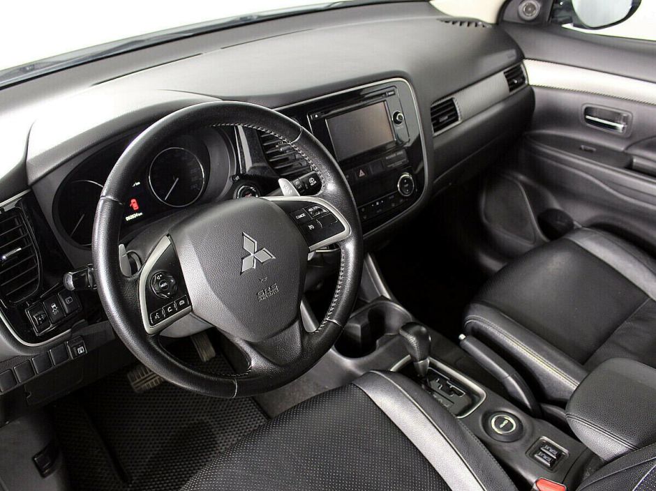 Mitsubishi Outlander, 2.4 л, Вариатор, 2013 фото 9