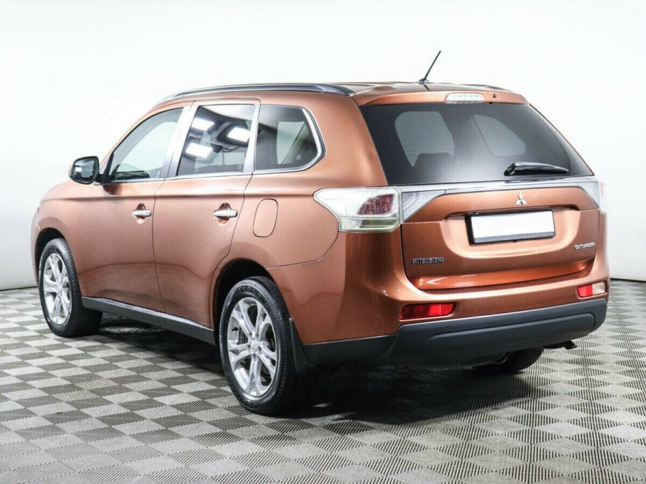 Mitsubishi Outlander, 2.4 л, Вариатор, 2012 фото 6