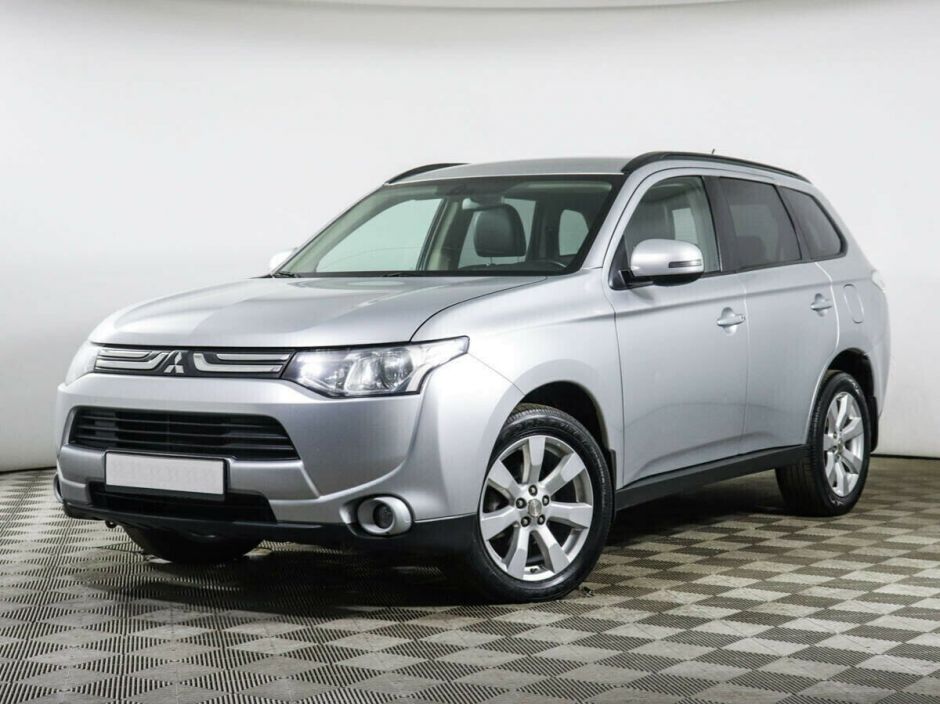 Mitsubishi Outlander, 2.0 л, Вариатор, 2013 фото 3