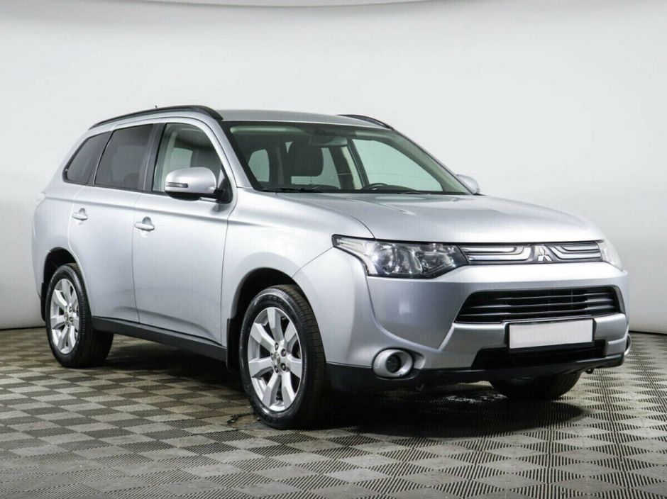 Mitsubishi Outlander, 2.0 л, Вариатор, 2013 фото 4