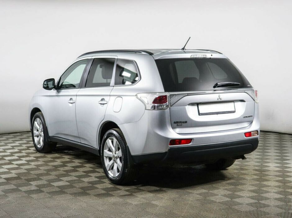 Mitsubishi Outlander, 2.0 л, Вариатор, 2013 фото 5