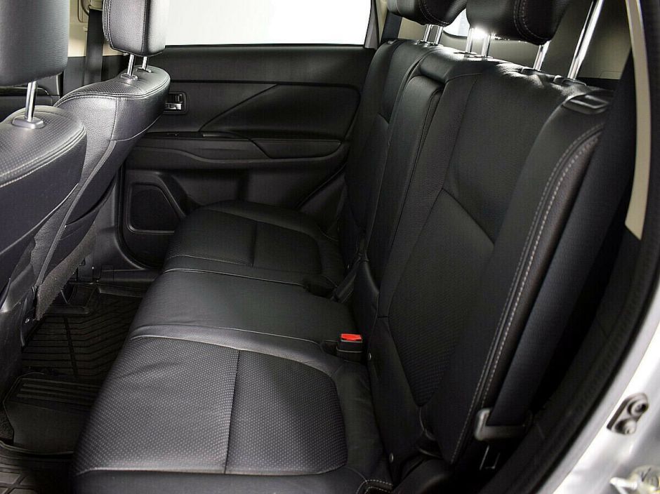 Mitsubishi Outlander, 2.4 л, Вариатор, 2015 фото 2