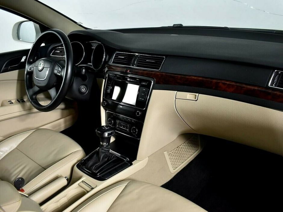 Skoda Superb, 1.8 л, АТ, 2012 фото 2