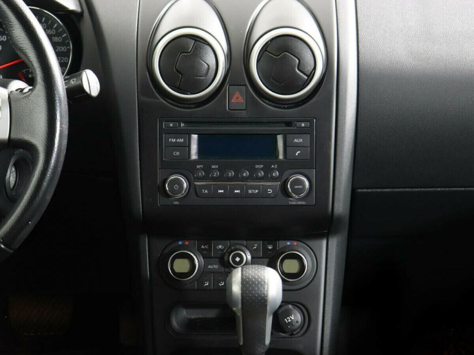 Nissan Qashqai, 2.0 л, Вариатор, 2012 фото 2