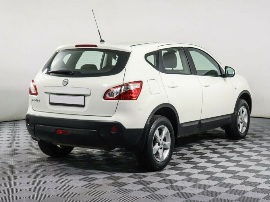 Nissan Qashqai, 2.0 л, Вариатор, 2013 фото 6