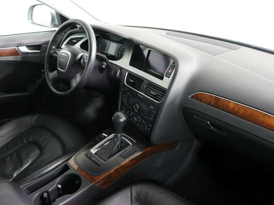 Audi A4, 1.8 л, Вариатор, 2010 фото 2