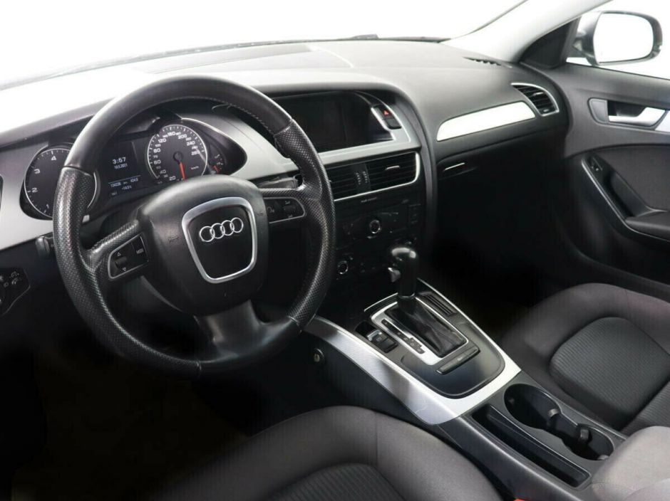 Audi A4, 2.0 л, АТ, 2010 фото 7